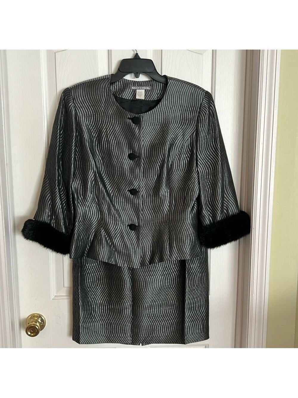 Maggy London 2 piece women’s suit. Size 12. Blazer and skirt. Black and silver.